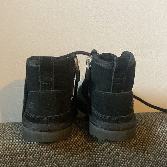 Size 7 toddler black Ugg’s - Picture 9 of 10
